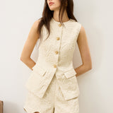 Жилетка с текстурен жакард и метално копче