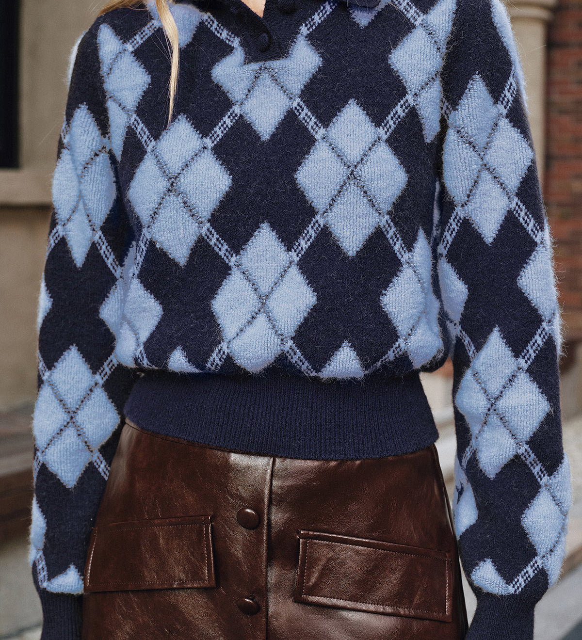 Светър с яка и аргилев мотив