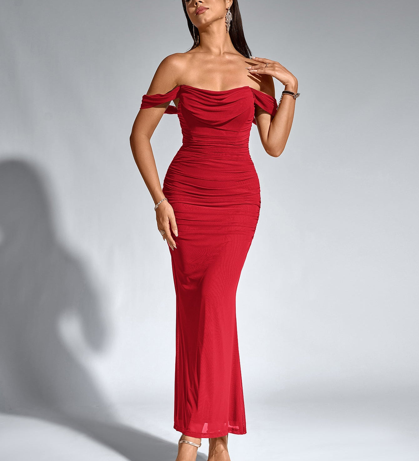 Bodycon рокля с открито рамо и заден цип