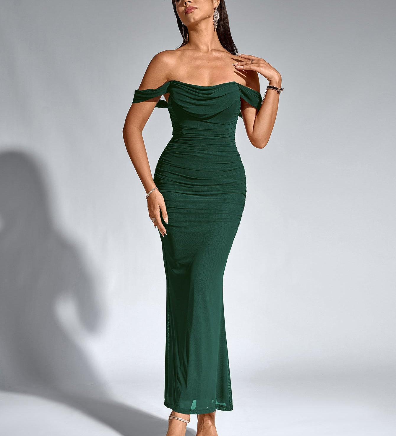 Bodycon рокля с открито рамо и заден цип