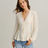 Блуза с V-образно деколте и дантелови ръкави тип фенер