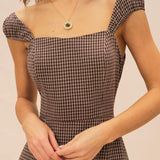 Кафява рокля с каре и деколте тип 'сърце', дължина до средата на прасеца